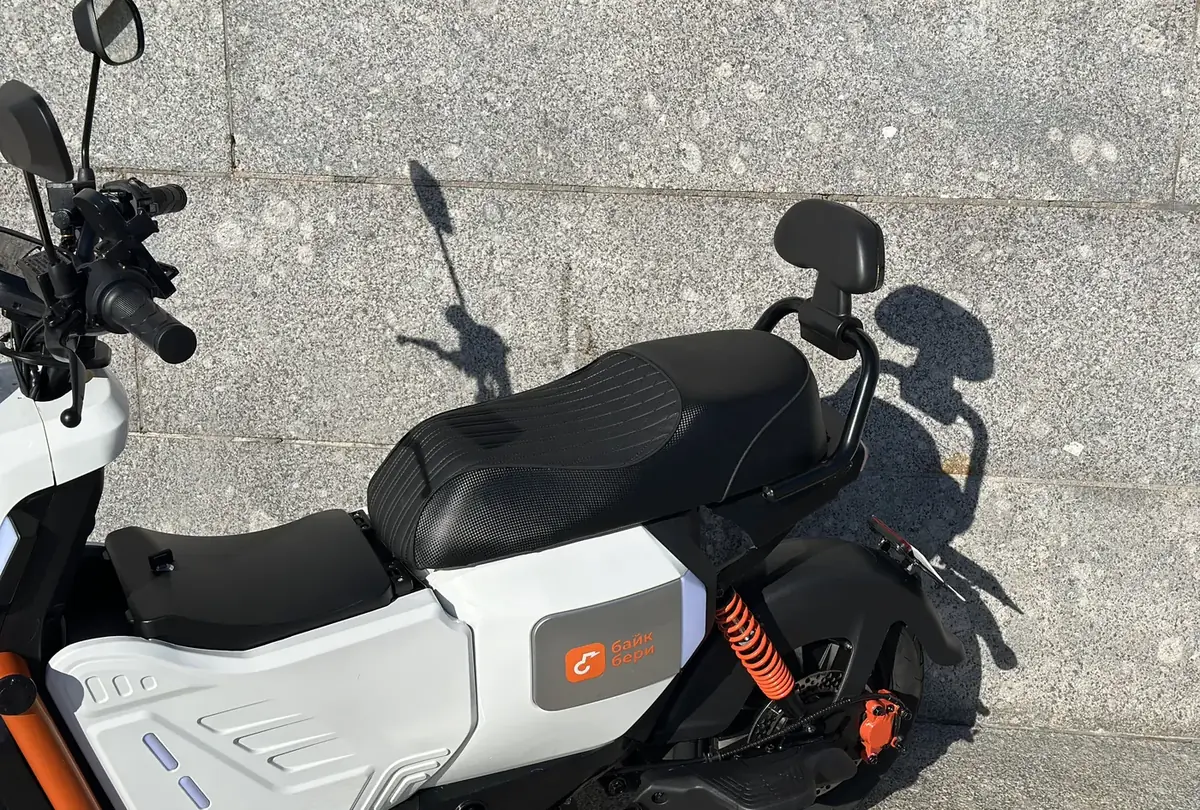 Длинное сиденье U2 со спинкой